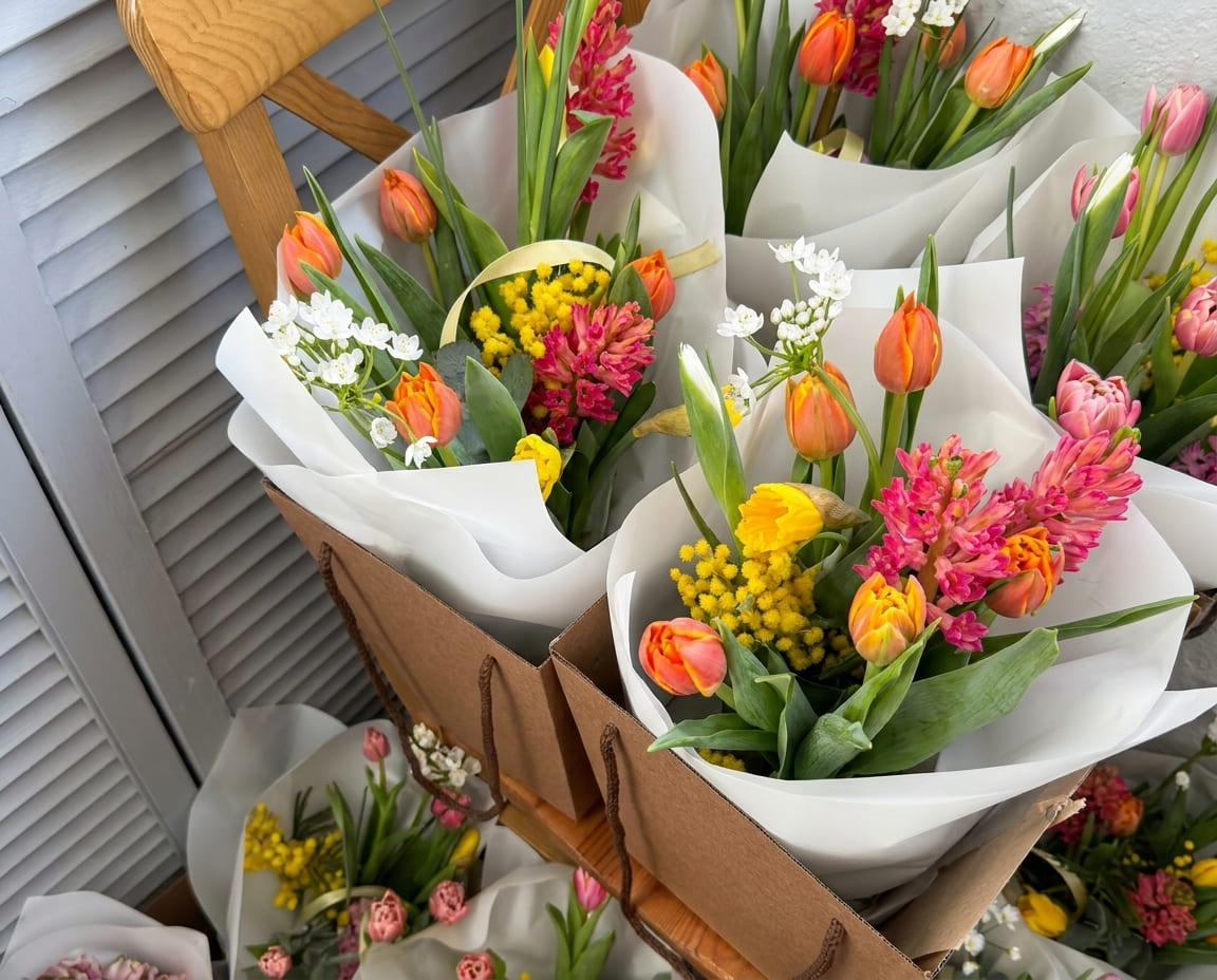Какие цветы подарить на 8 марта - лучшие букеты и идеи