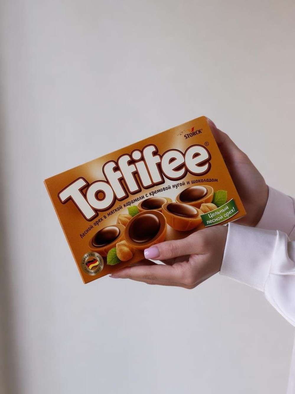 Конфеты Toffifee с лесным орехом в подарочной коробке