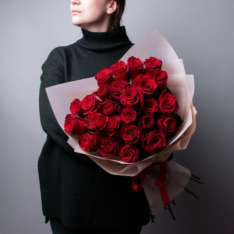 25 ярко красных роз в Нижнем Новгороде