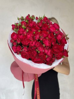 buket-7-kustovyh-roz-scarlet-dimension2