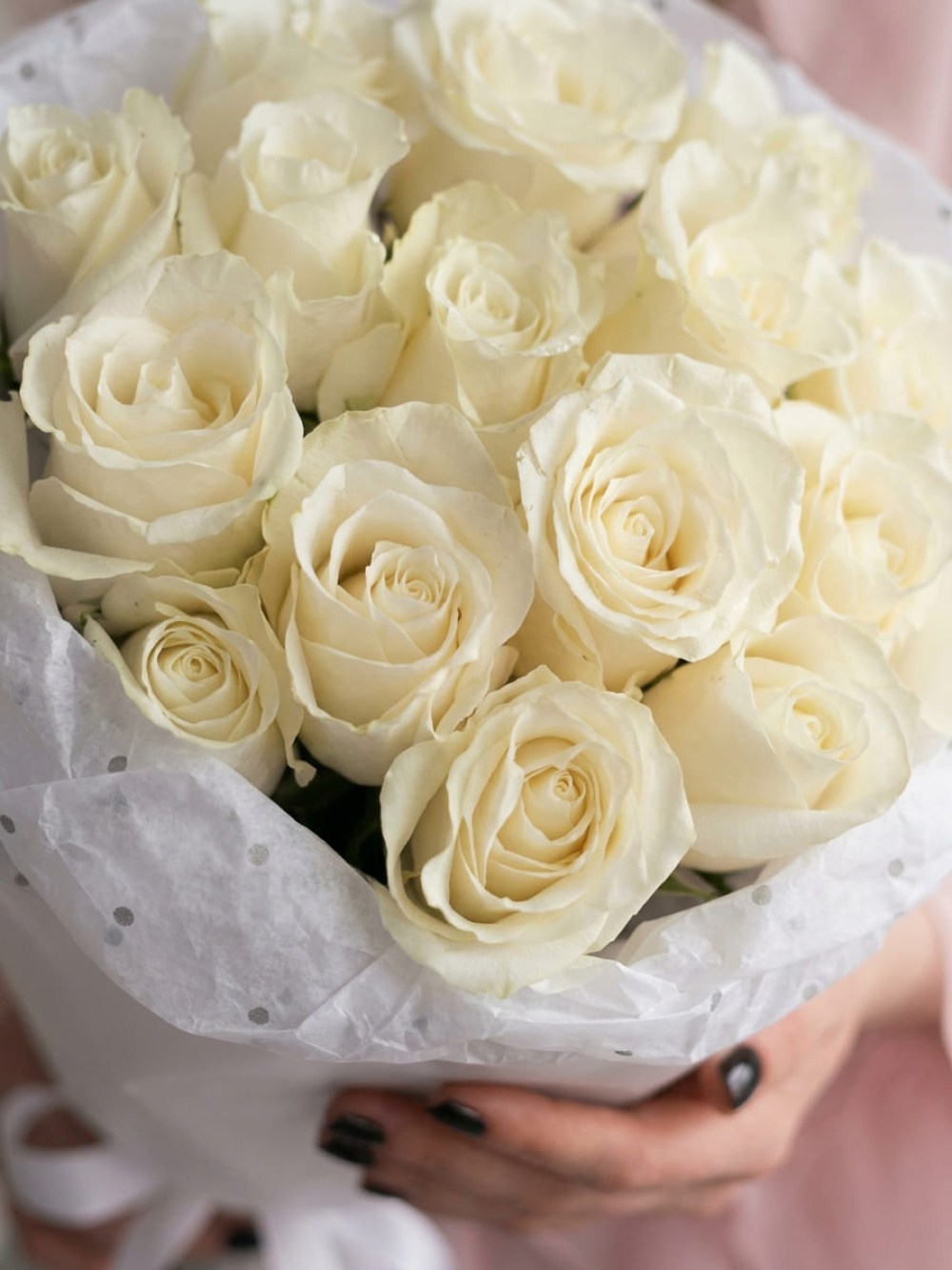 buket-iz-15-belyh-keniiskih-roz22