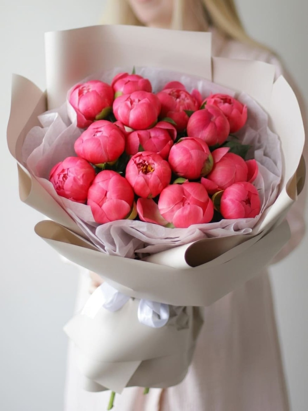 15 коралловых пионов
