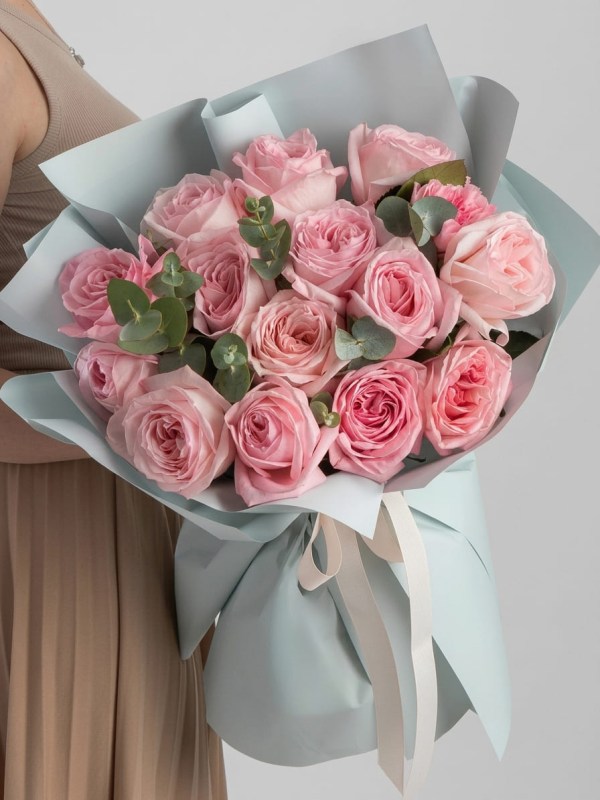 Букет из 15 пионовидных роз Pink O'Hara в упаковке