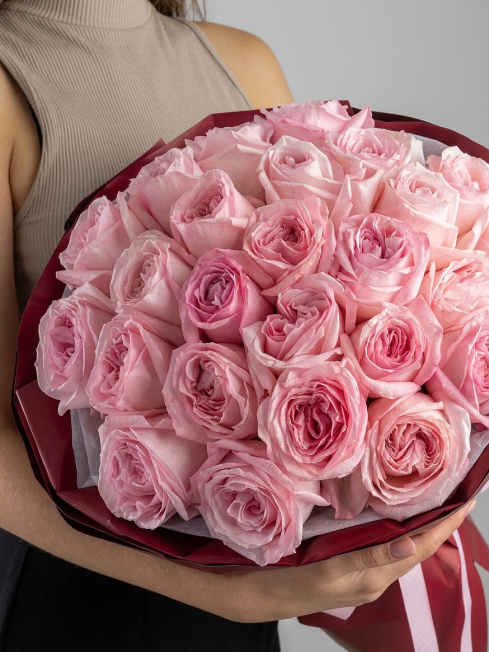 buket-iz-25-pionovidnyh-roz-pink-ohara-premium2