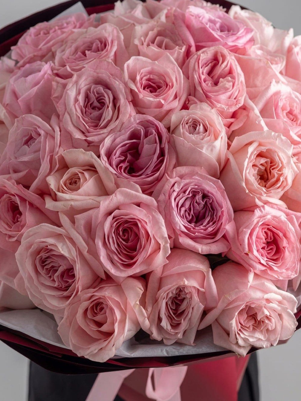 buket-iz-35-pionovidnyh-roz-pink-ohara-premium2