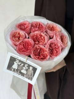 buket-iz-9-pionovidnyh-roz-pink-ekspreshn4