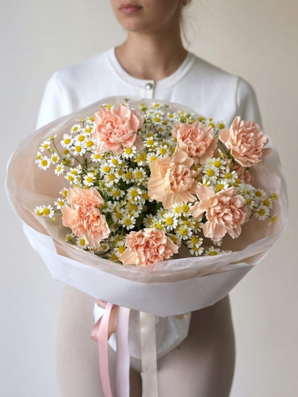 Дуо букет из ромашки с диантусами «Chalet» мини