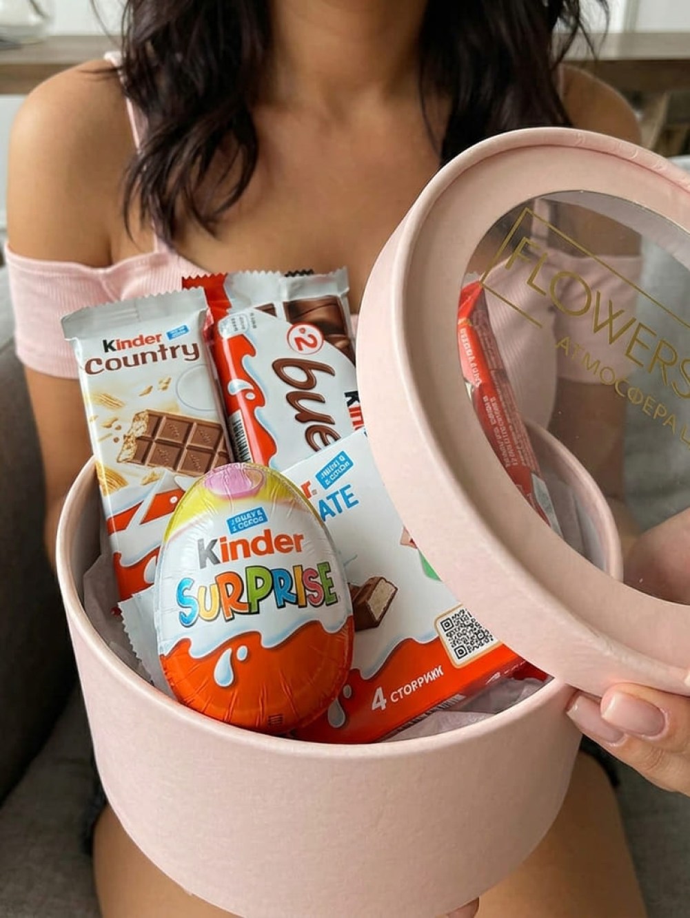 podarochnyy-boks-kinder-v-rozovoy-korobke3