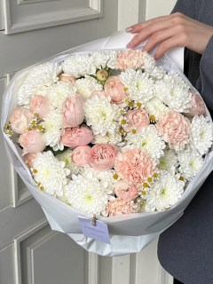Пышный букет с пионовидными розами