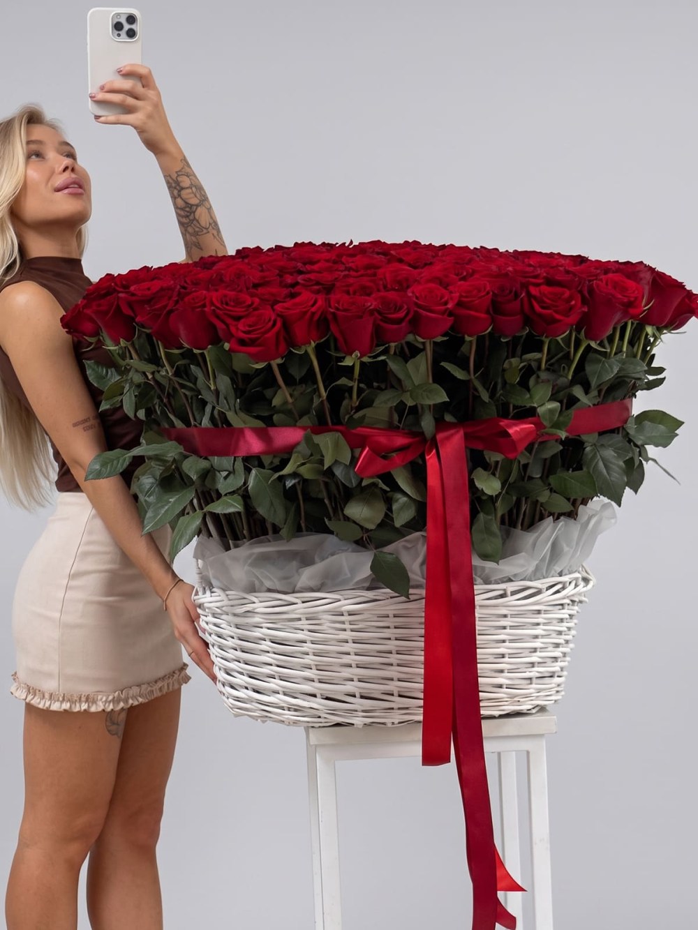 vip-korzina-iz-201-krasnyh-roz3